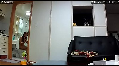 韩国超级美女真实偷拍，大胸大屁股极其性感，无毛白虎